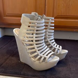 Steve Madden cream strappy wedge